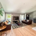Luxurious 4Br House With Swimming Pool -Fb