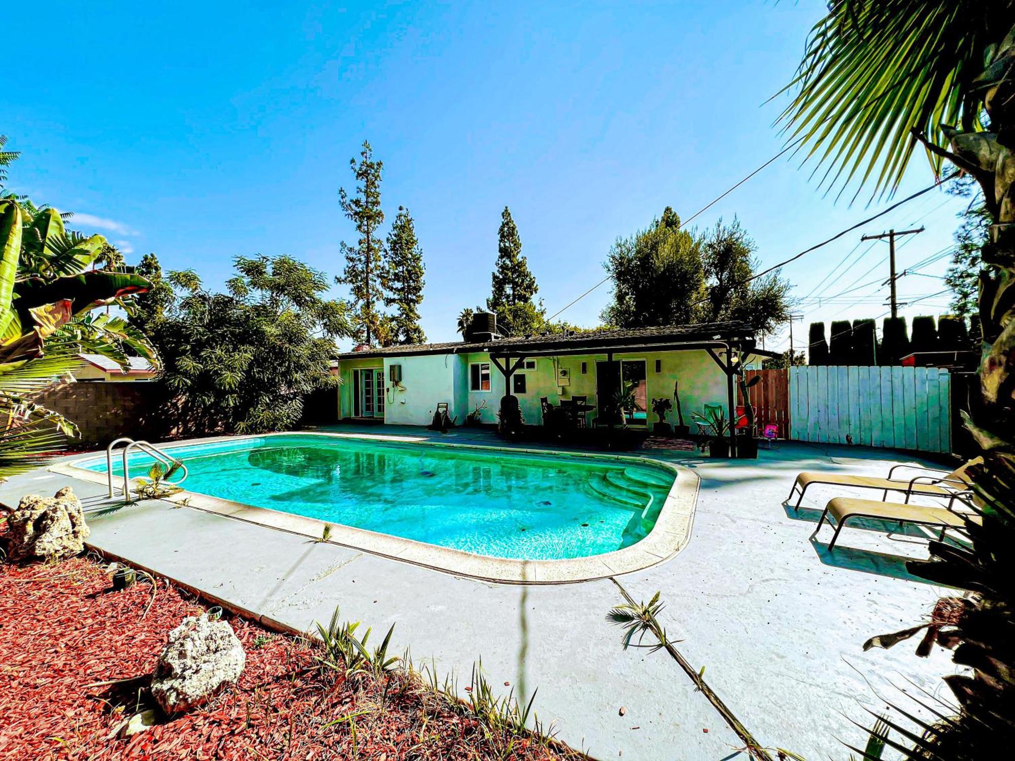 Luxurious 4br House With Swimming Pool -fb Hébergement de vacances