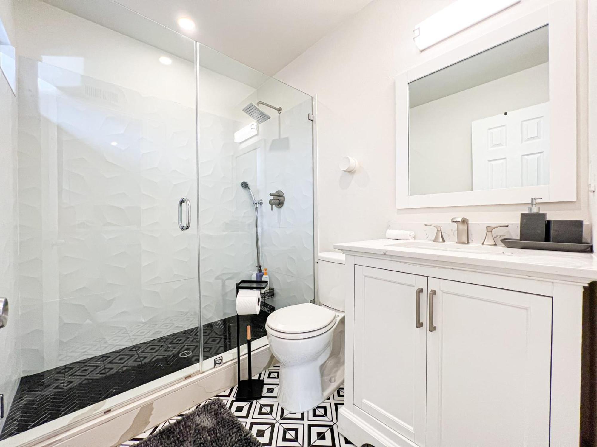 Luxurious 4br House With Swimming Pool -fb Hébergement de vacances